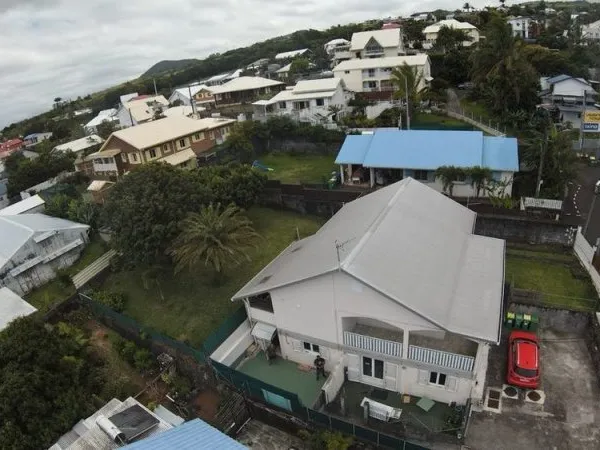 Ensemble immobilier T2 T3 T4, rénové Petite île ville