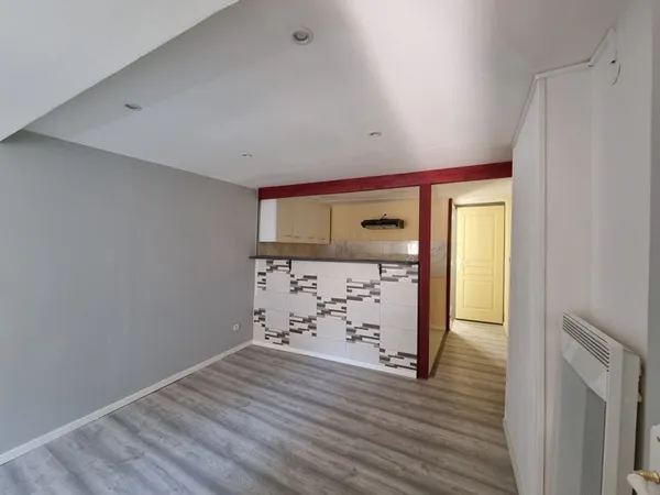 Maison La Roquebrussanne 4 pièces et cave
