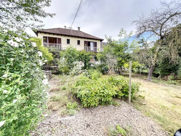 Propriété de 143,90 m2 6 pièces sur terrain 675 m2 avec terr