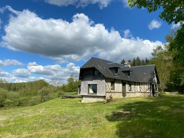 Vends Grande maison de famille et ses dépendances sur 13 hectares de nature