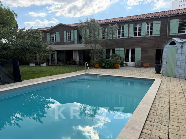 Élégante propriété familiale avec maison d'amis et piscine
