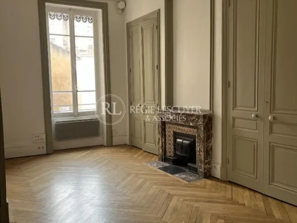 BUREAUX -RUE DE LA CHARITE - 69002 LYON