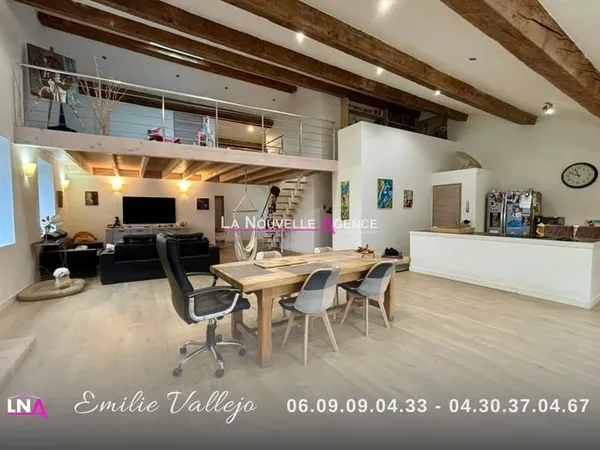 GRANDE MAISON DE VILLE RENOVEE AVEC GARAGE ET JARDIN