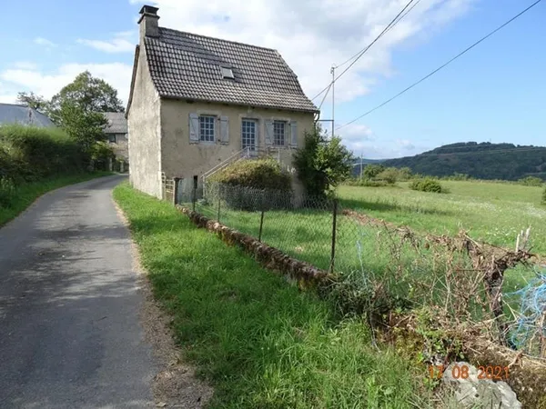Secteur Sénergues (12320) maison d'habitation d'environ 72 m² avec terrain de 3736 m² - 69590