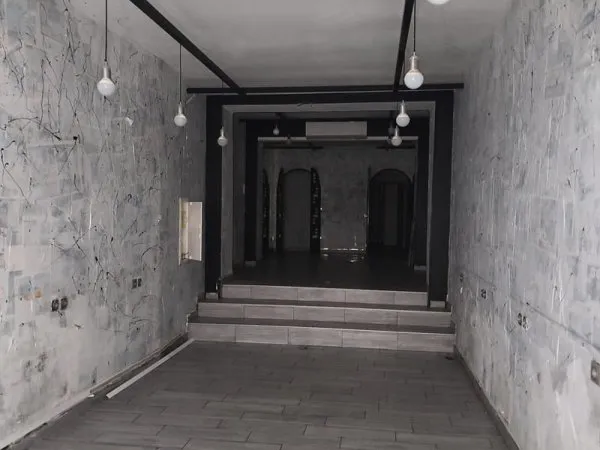 LOCAL COMMERCIAL- 77M2- BEZIERS RUE PIETONNE