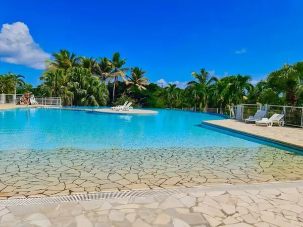 EXCLUSIVITÉ Grand studio meublé à vendre à Saint-François, L