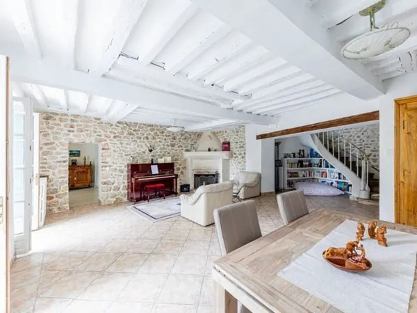 Maison 8 pièces 235 m²