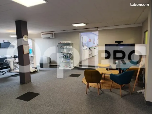 Bureau 247 m²