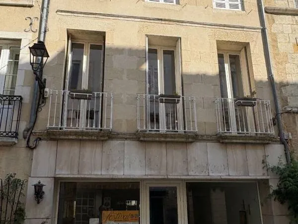 LA REOLE - IMMEUBLE MIXTE, COMMERCE AVEC LOGEMENT