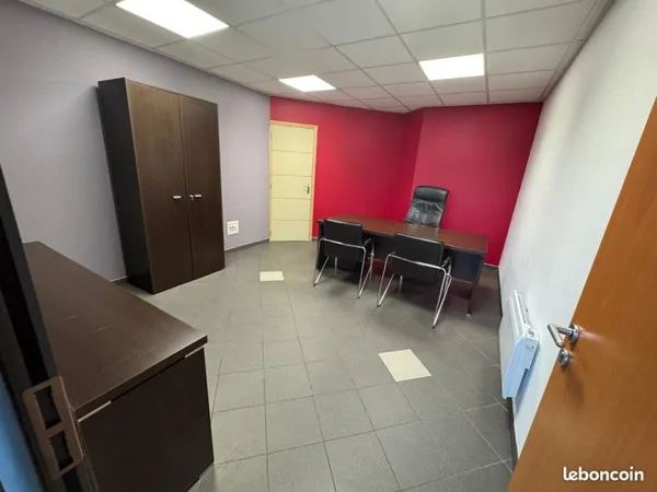 Bureau Professionnel Equipé 23m2 Lille proche CHR - ZFU