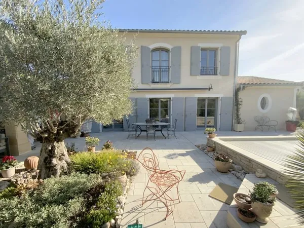 Bastide récente Uzès à pieds