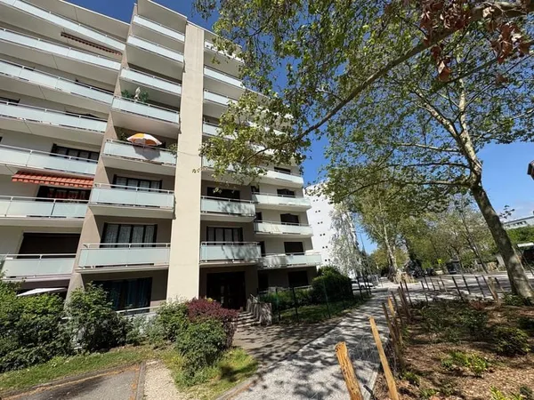 Garage à vendre de 14m² dans une copropriété sécurisée