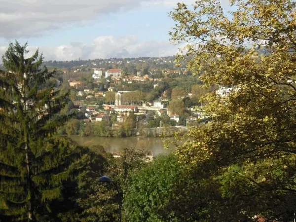 11 RUE JEAN MOULIN