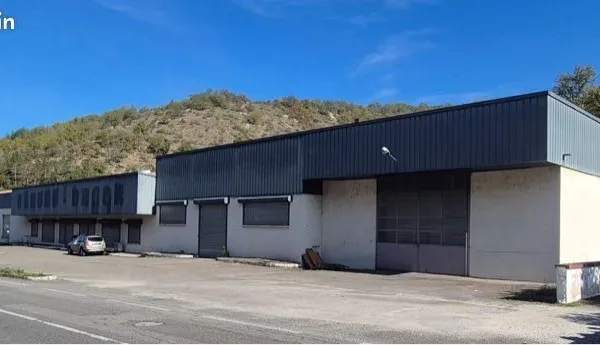 ENTREPÔT 125 à 3600 m² - ACCÈS PL - PARKING - VISIBILITÉ AXE PASSANT