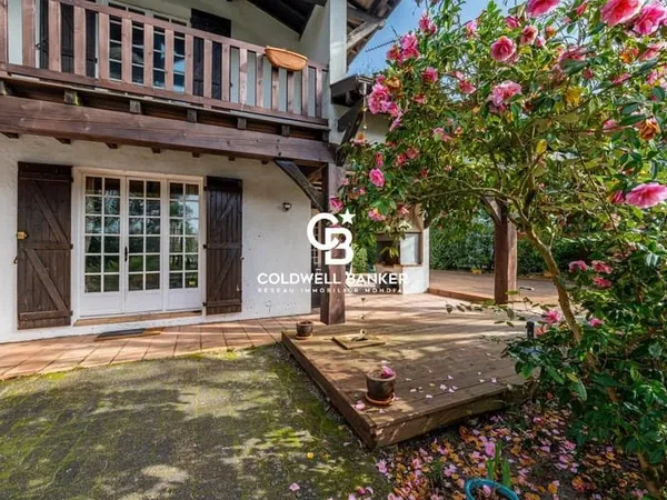 GRANDE VILLA FAMILIALE AU CALME A PIED DE LA PLAGE