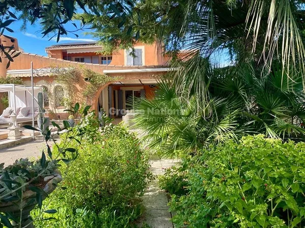 Maison 7 pièces 210 m²