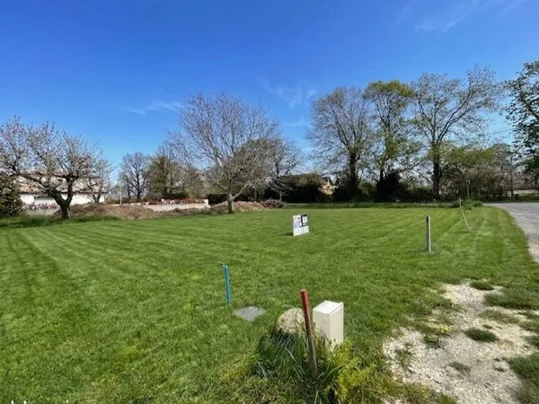 Terrain de 584 m² entièrement viabilisé - Prêt à construire"