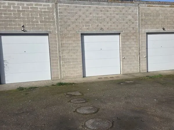 Hangar 30 m² site télésurveillé