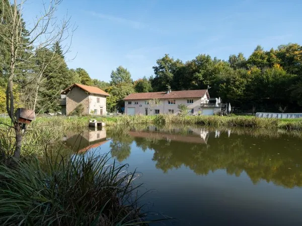 SOUS COMPROMIS... Très grande maison de famille, avec immense terrain de 8720 m2, étang poisonneux 1