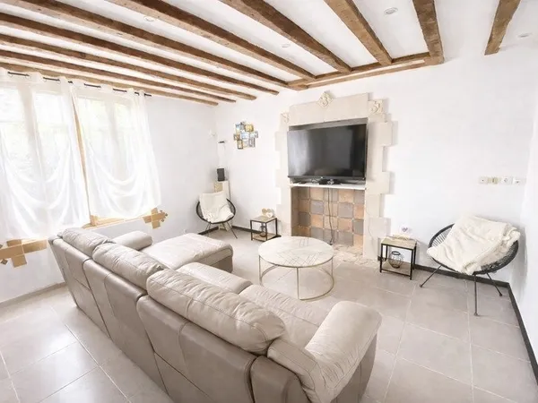 MAISON FAMILIALE AVEC DOUBLE GARAGE ET FORT POTENTIEL - proche Neuilly-Saint-Front 02