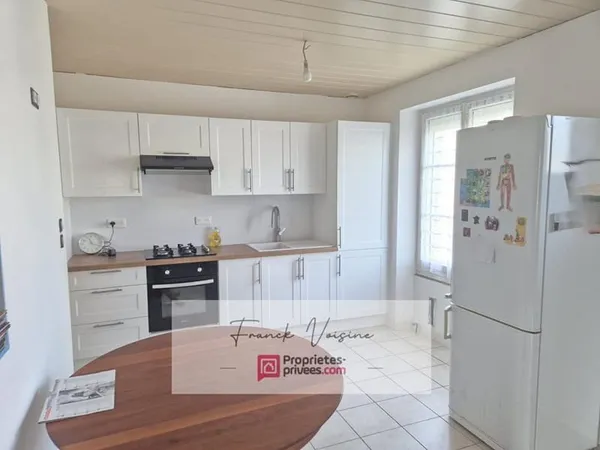 A VENDRE aux Herbiers, Maison de 79 m2 env avec 2 chambres et 1 bureau sur une parcelle de 349 m2 en