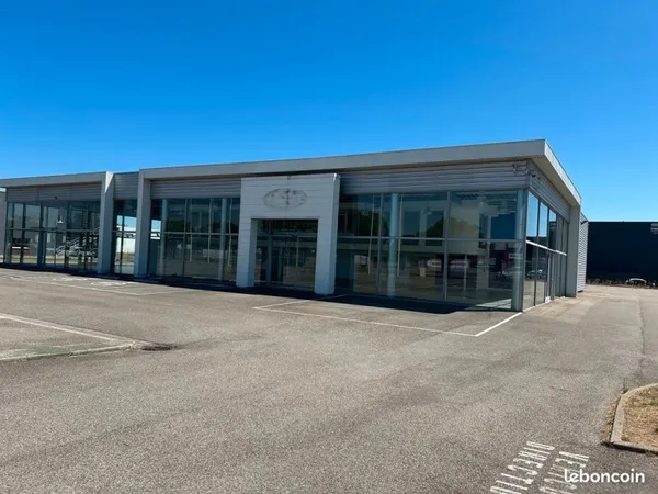 Local commercial 900m2 sur 6000m de terrain