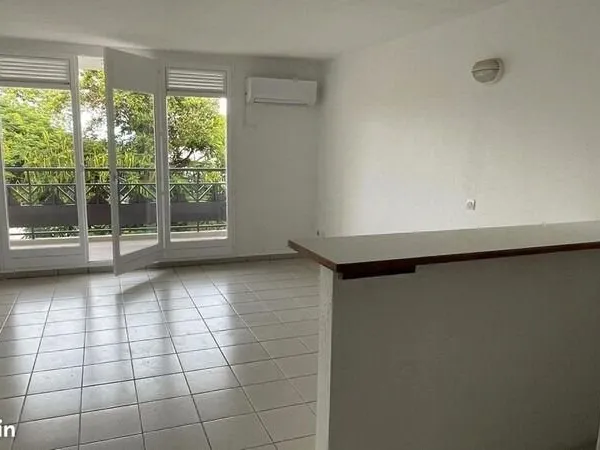 LE GOSIER Appartement T1 Piscine Terrasse Parking Proche plage