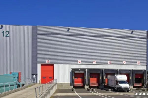 Local industriel 11 495 m²