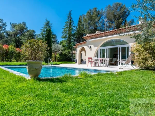 Villa 6 pièces 240 m²