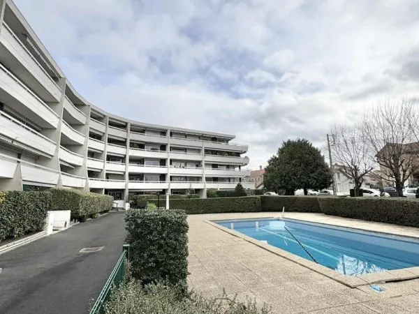 Appartement T1 Résidence recherchée avec piscine Riom