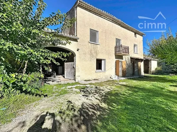 Bastide de 180m² en campagne à rénover