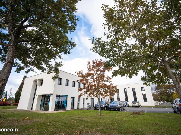 Bureaux à louer au Val Coric (Guer), en bordure de l'axe Rennes-Lorient pour activité tertiaire
