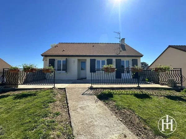 EXCLUSIVITÉ : Pavillon rénové avec garages à seulement 10 mi