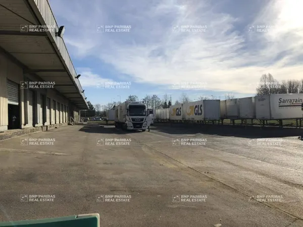 Entrepôt 3399 m²