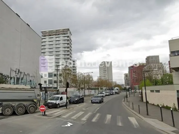 Local commercial 239 m²