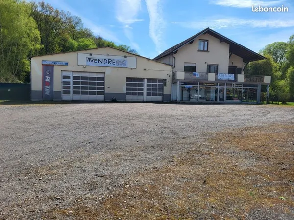 Vend maison avec local commercial