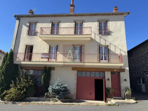Maison familiale de caractère avec grand garage et source in