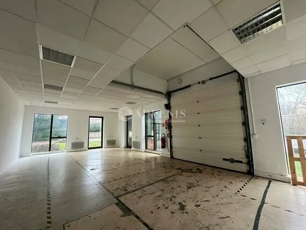 Local d'activité 2223 m²