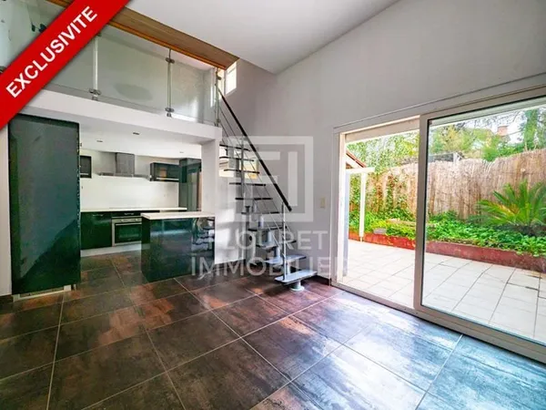 Appartement 2 chambres en rez-de-jardin sécurisé avec grande terrasse
