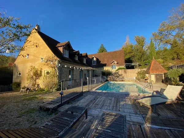 SUPERBE PROPRIETE EN PIERRE COMPRENANT 2 MAISONS D'HABITATIO