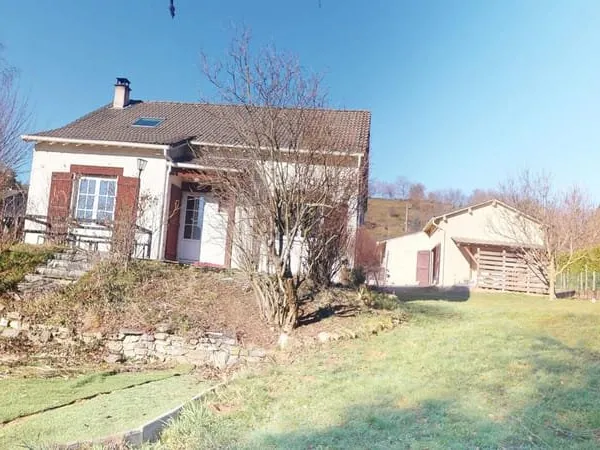 Maison traditionnelle d'environ 160 m2 habitable sur 2 nivea