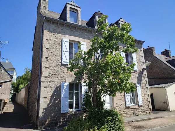 À VENDRE SOQUET IMMOBILIER - MAISON FAMILIALE DINAN CENTRE