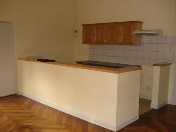 APPARTEMENT T2 BIS A LOUER A AMPLEPUIS