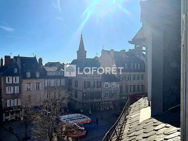 Vue sur la Place du Bourg