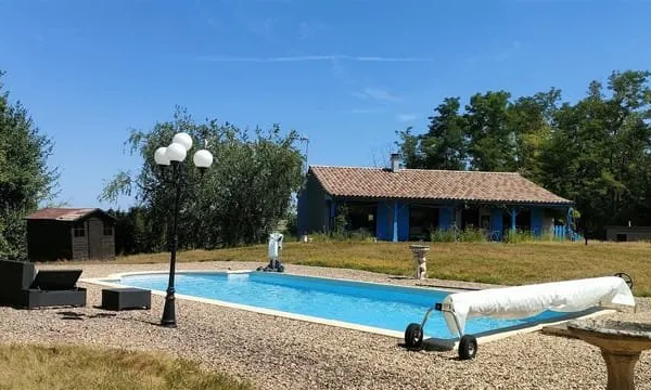 Belle maison sur sous-sol avec piscine