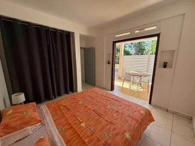 Bas de villa F2 meublé Secteur L'Autre Bord