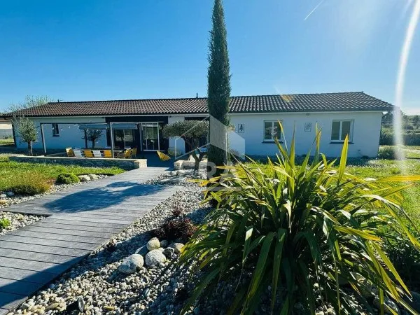 Maison 8 pièces 232 m²