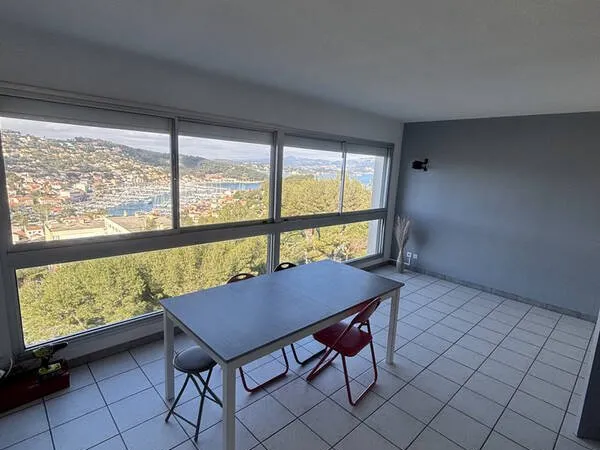 Pleine vue mer et rade de Toulon face à vous - Piscine et tennis, climatisé, une chambre