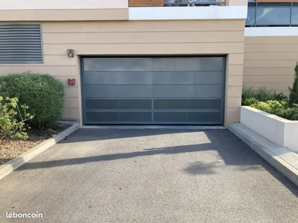Loue Garage Pierrefeu du Var