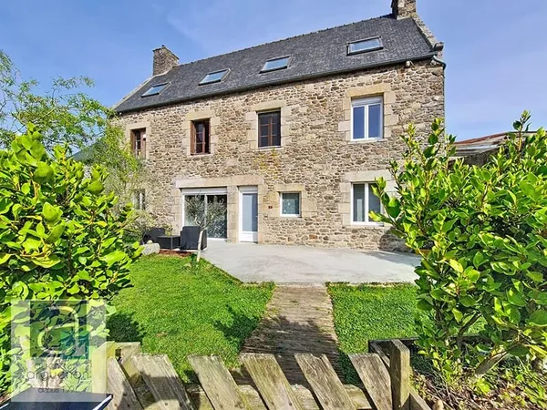 St Méloir des Bois. Belle maison typique de la région, des belles possibilités, un bien modulable et
